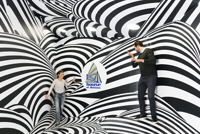 Čarobni trenutki v Hiši iluzij s 10% popustom na redne cene vstopnic